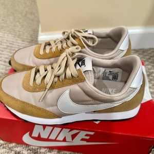 Nike Women’s Daybreak